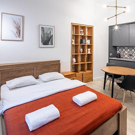 Apartamenty On Knyazya Romana Leopoli Esterno foto