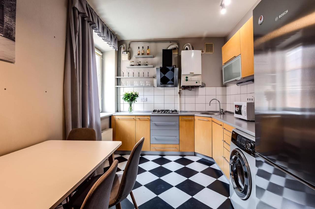 Apartamenty On Knyazya Romana Leopoli Esterno foto