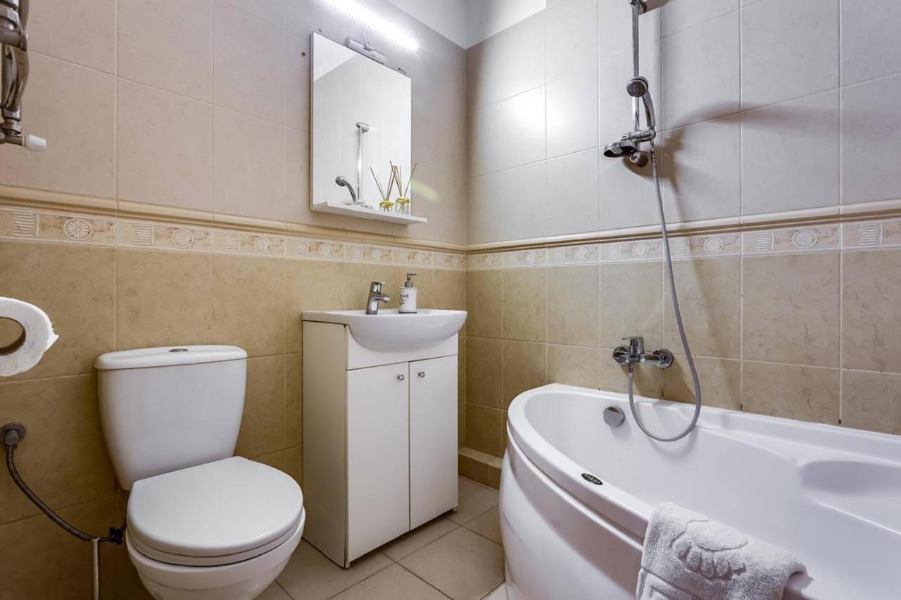 Apartamenty On Knyazya Romana Leopoli Esterno foto