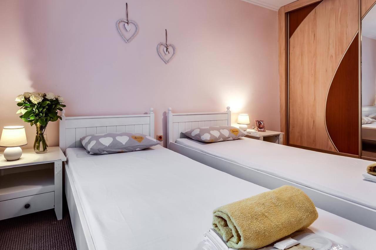 Apartamenty On Knyazya Romana Leopoli Esterno foto