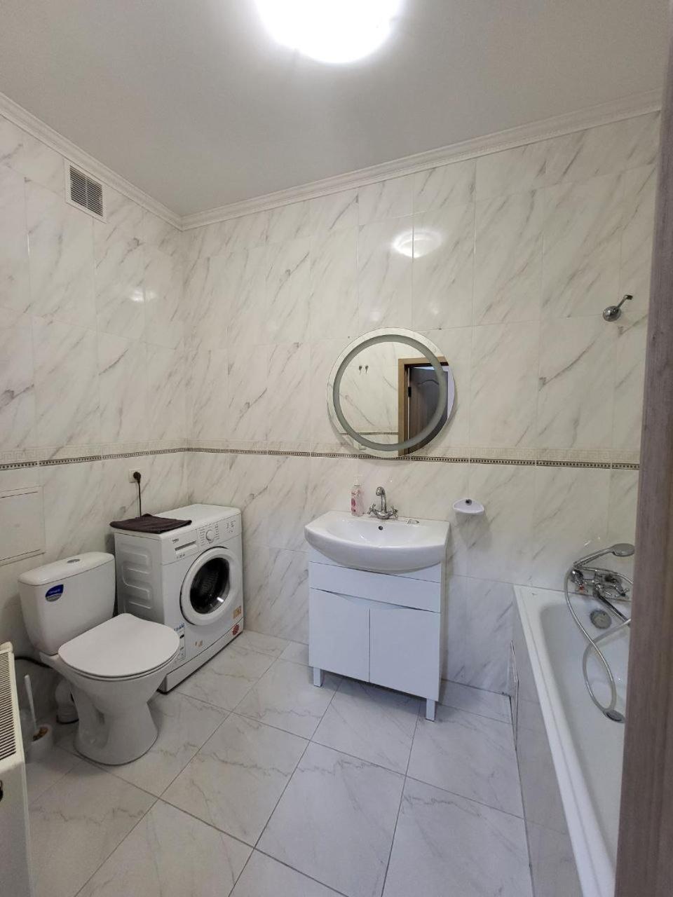 Apartamenty On Knyazya Romana Leopoli Esterno foto