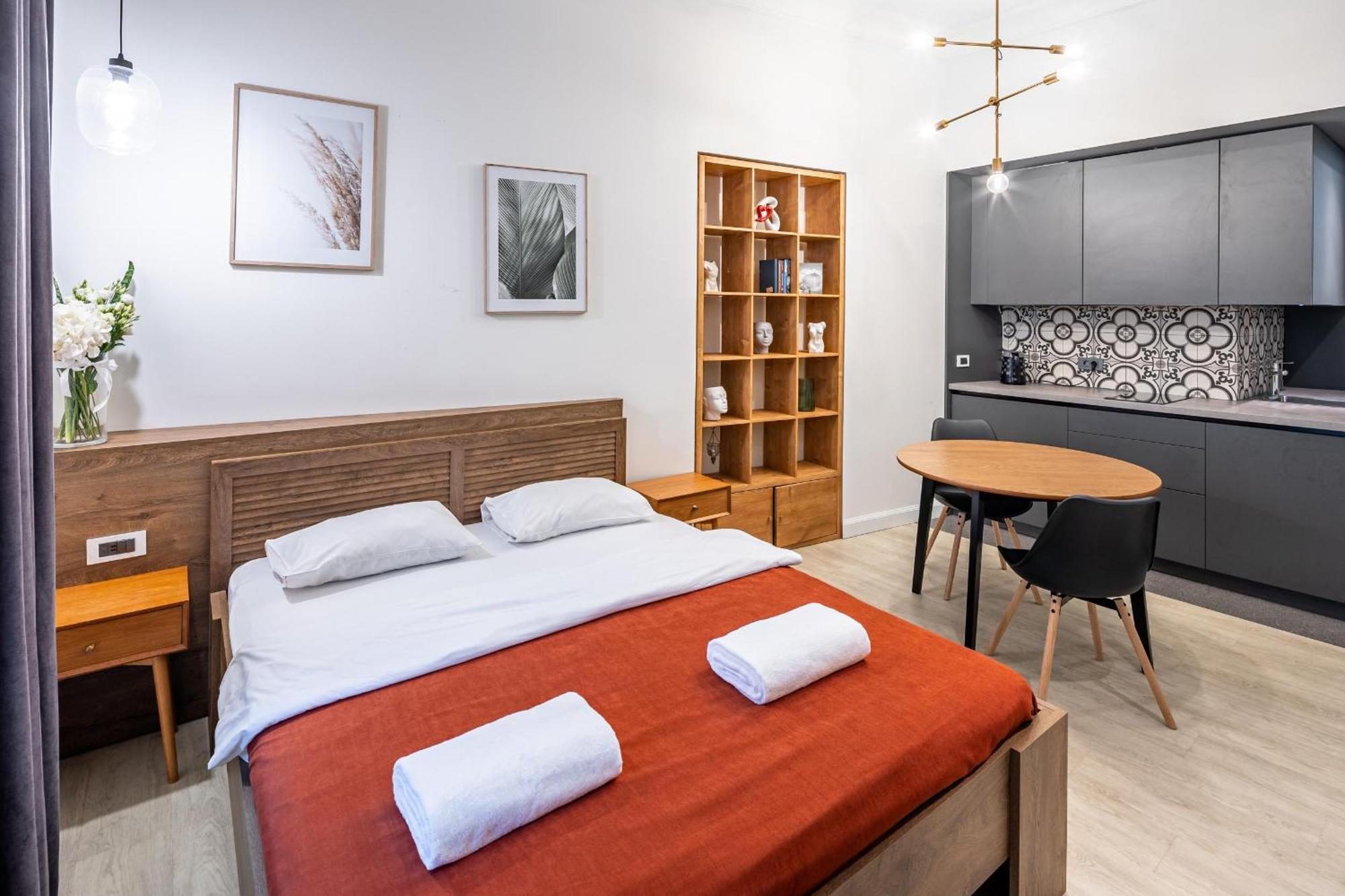 Apartamenty On Knyazya Romana Leopoli Esterno foto