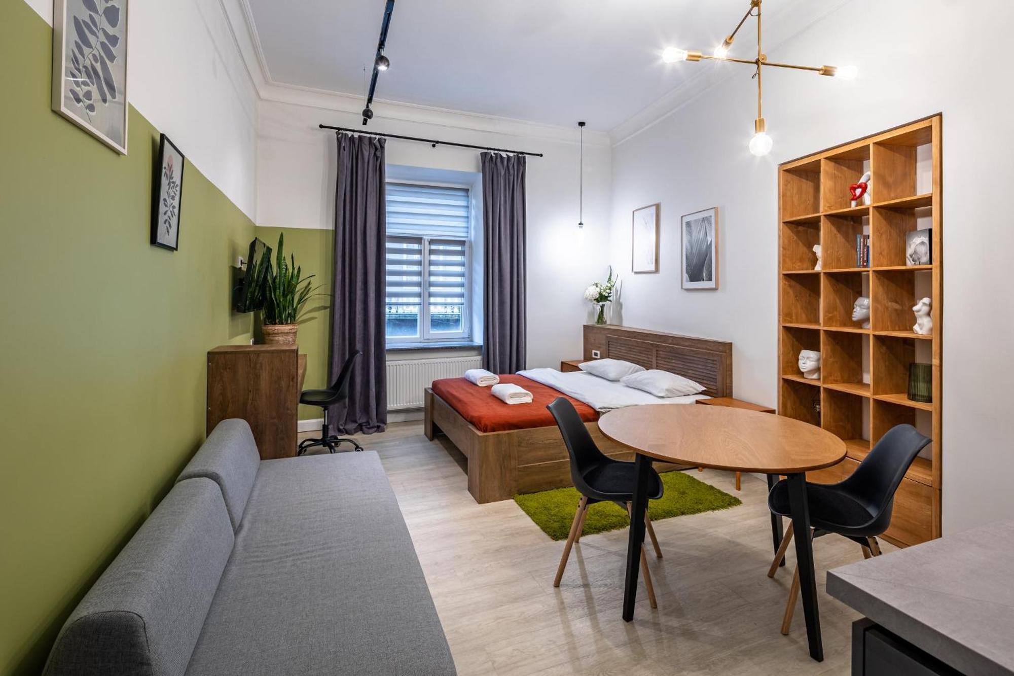 Apartamenty On Knyazya Romana Leopoli Esterno foto