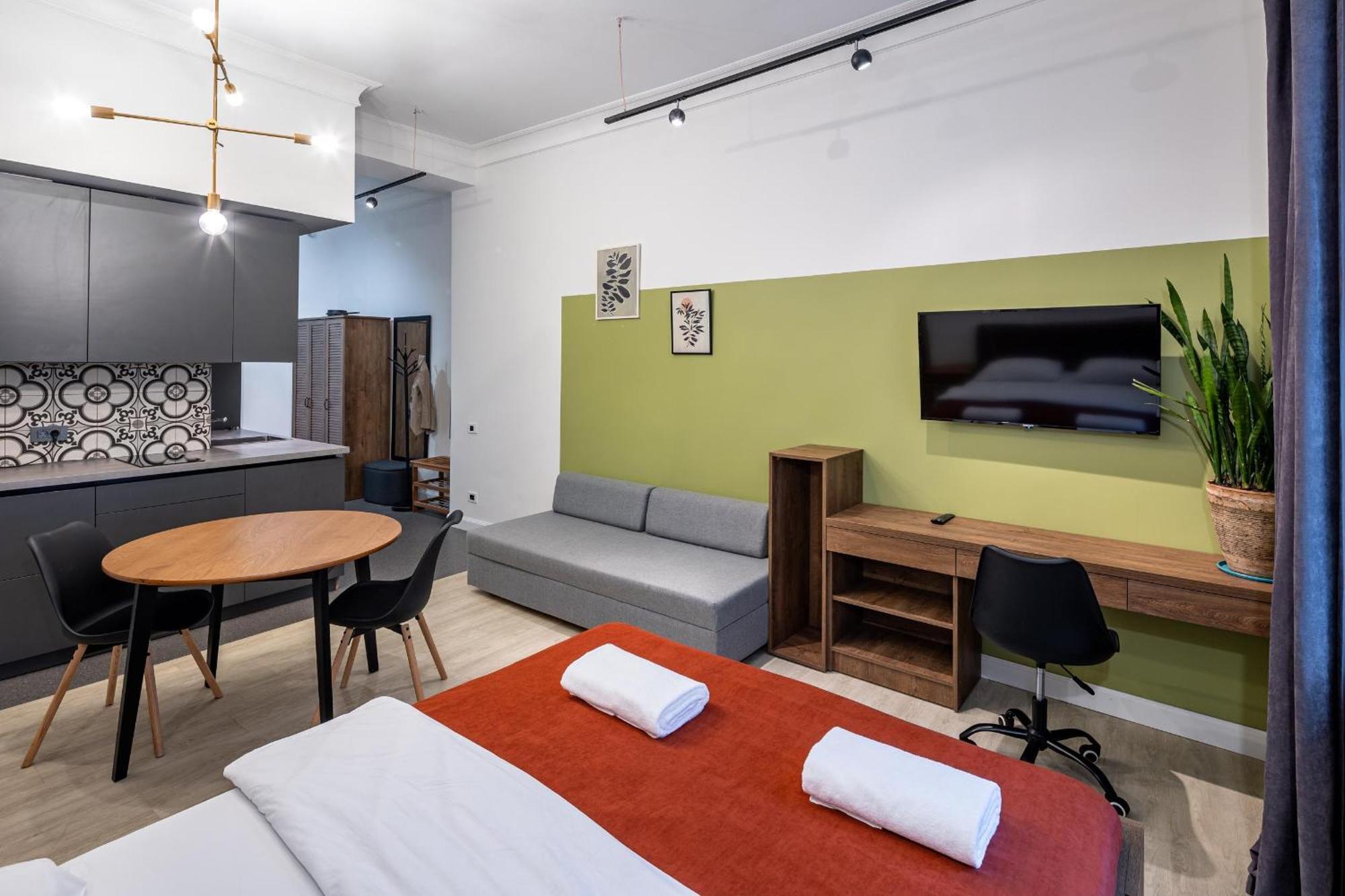 Apartamenty On Knyazya Romana Leopoli Esterno foto