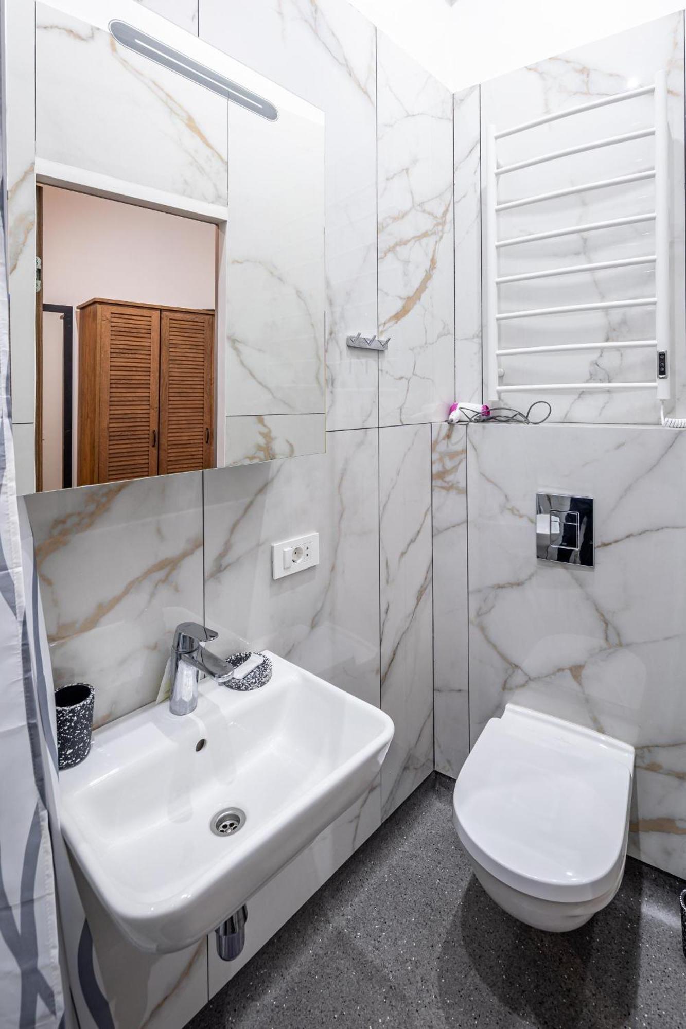 Apartamenty On Knyazya Romana Leopoli Esterno foto