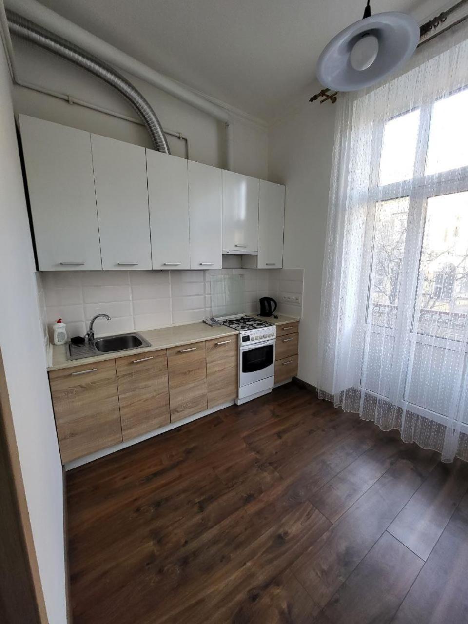 Apartamenty On Knyazya Romana Leopoli Esterno foto