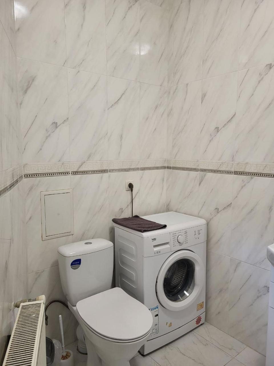 Apartamenty On Knyazya Romana Leopoli Esterno foto
