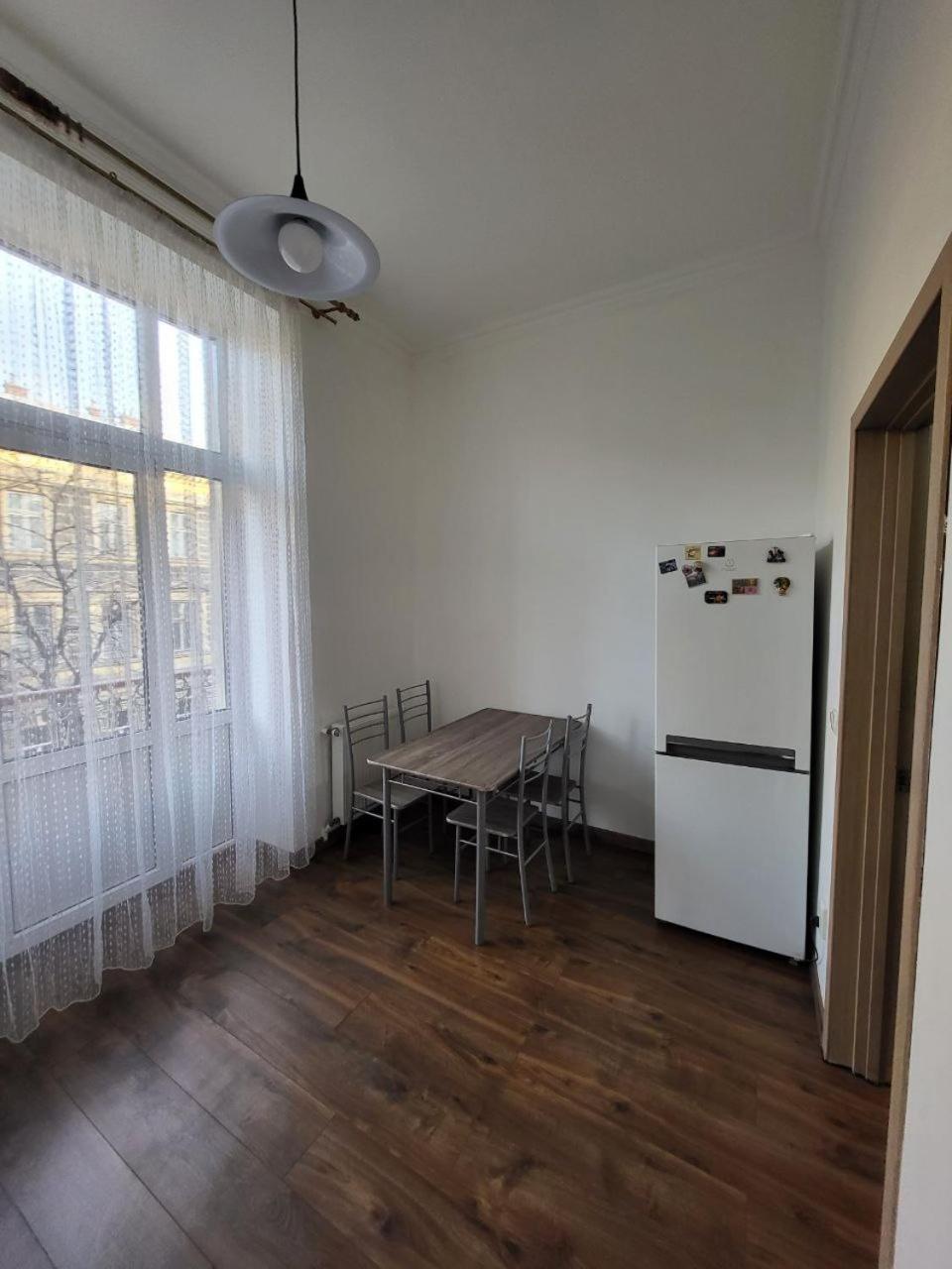 Apartamenty On Knyazya Romana Leopoli Esterno foto