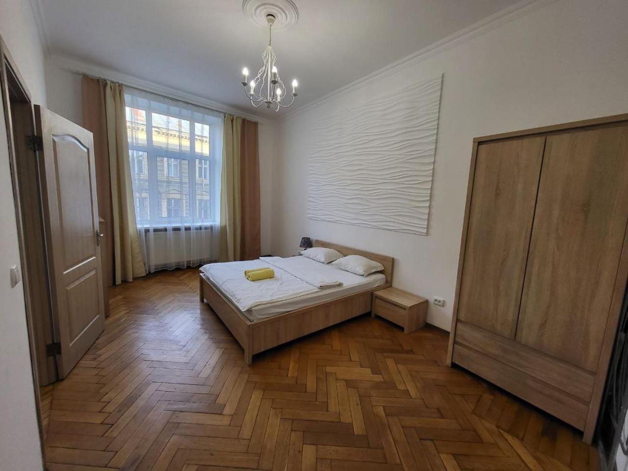 Apartamenty On Knyazya Romana Leopoli Esterno foto