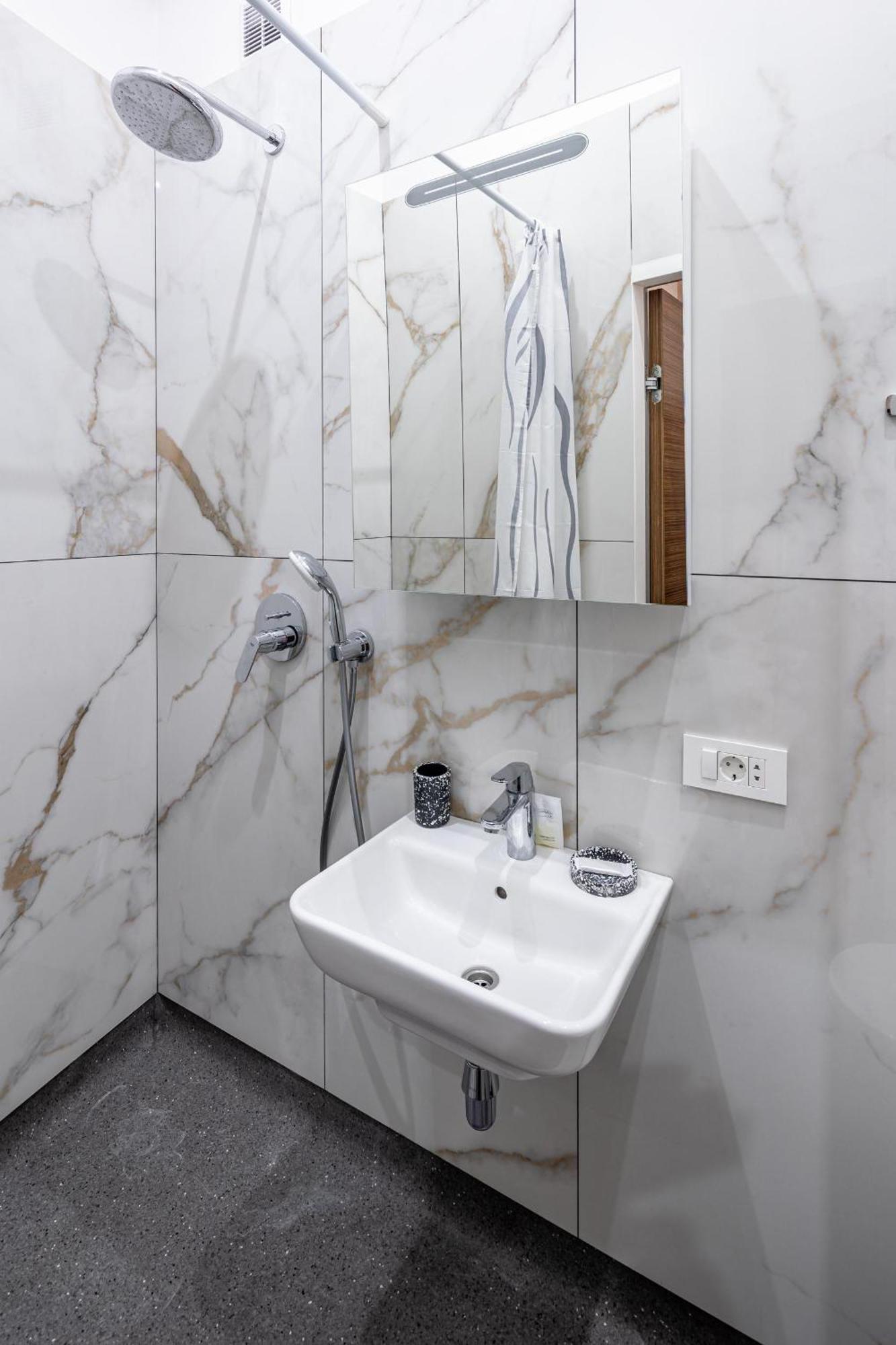 Apartamenty On Knyazya Romana Leopoli Esterno foto
